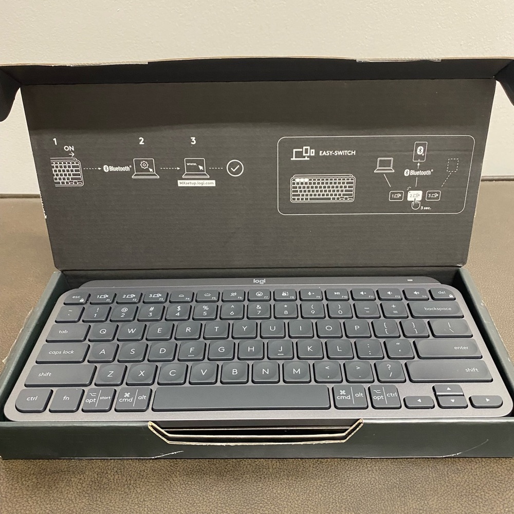 Mini Logitech keyboard - Picture 2 of 5